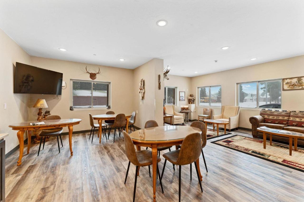 ווסט ילוסטון Wagon Wheel Hotel מראה חיצוני תמונה