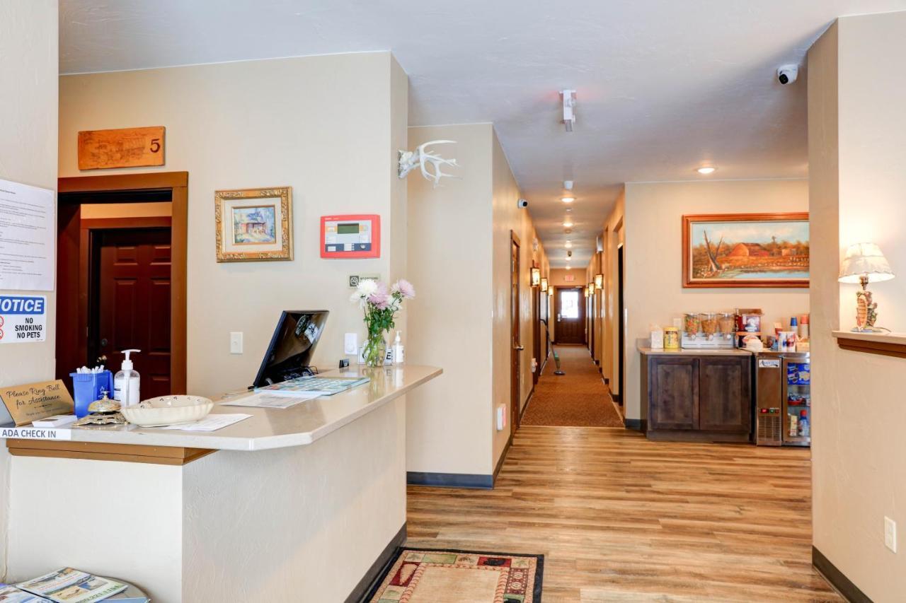 ווסט ילוסטון Wagon Wheel Hotel מראה חיצוני תמונה